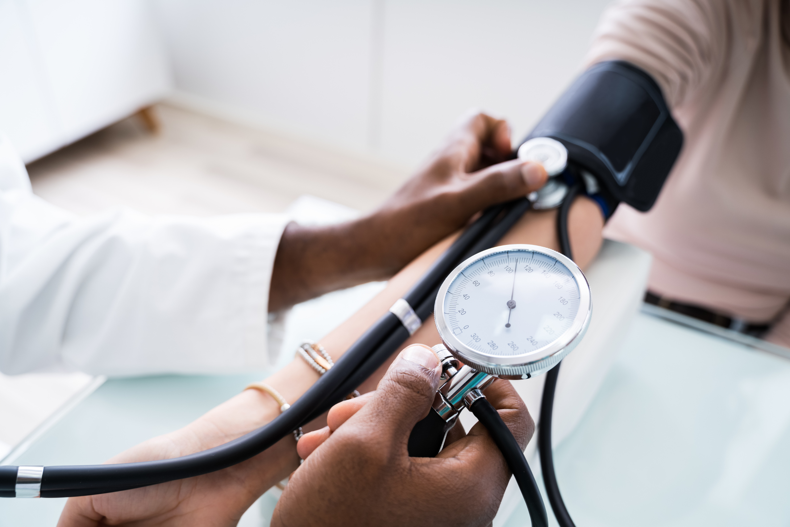 doctor reads patients blood pressure